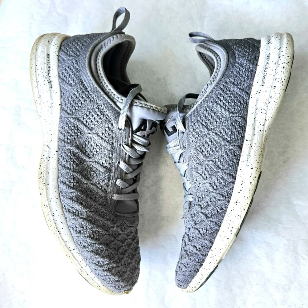 APL Phantom gray running shoes speckle soles